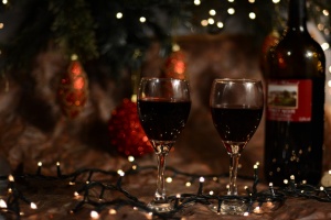 Vin rouge et arbre de Noël
